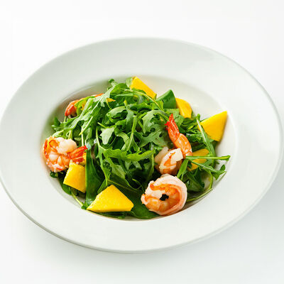 Зелёный салат с креветками и манго в MAHALLA по цене 3300 ₸