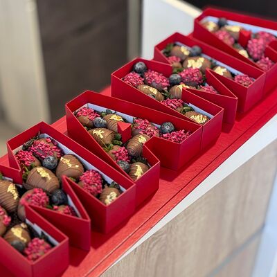 Клубника в шоколаде бокс Mama в Di Panna Confetteria по цене 6190 ₽