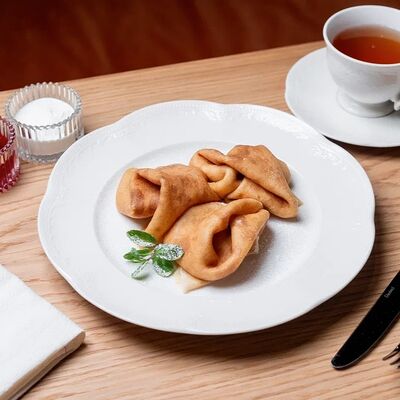 Тонкие домашние блины с ягодным соусом в Болконский по цене 465 ₽