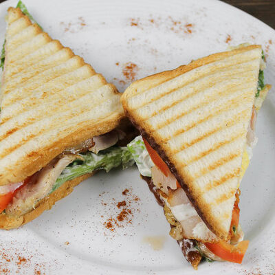 Клаб-сэндвич в Гриль хаус по цене 260 ₽