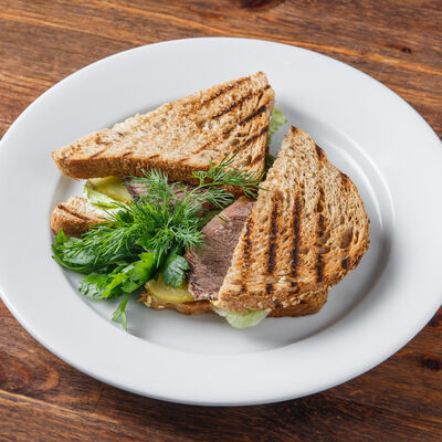 Сэндвич с печеной говядиной в Кафе RSC по цене 195 ₽