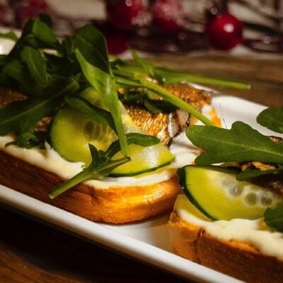 Бутерброд со шпротами в Сметана на Б. Садовой по цене 399 ₽