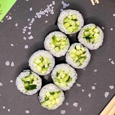 Ролл Огурец в Woow Sushi по цене 180 ₽