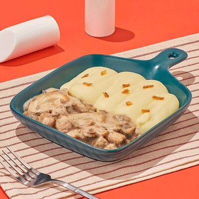 Курица в сливочном соусе с пюре в Dostaевский по цене 458 ₽