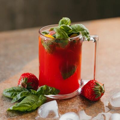 Клубничный лимонад в Krutli по цене 259 ₽