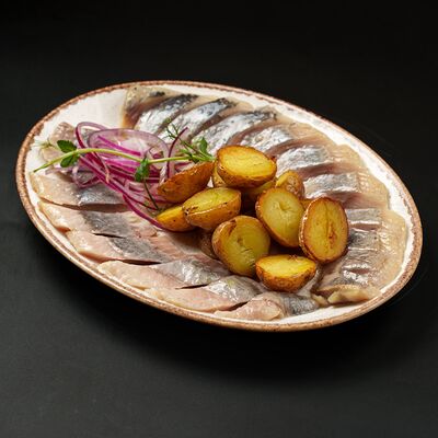 Сельдь слабосоленая с картофелем в Pinta Haus по цене 590 ₽