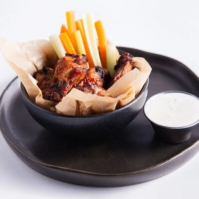 Жареные куриные крылышки с соусом Блю-чиз в Союз-центр по цене 484 ₽