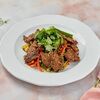 Теплый салат с говядиной и огурцом в Территория вкуса Novelty по цене 1100