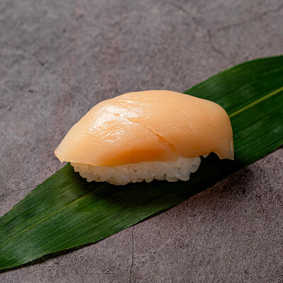 Суши Сахалинский гребешок в Soluxe Club по цене 500 ₽