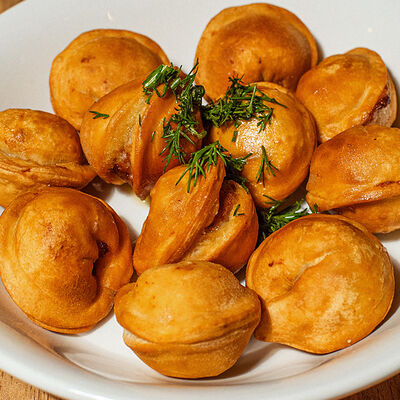 Пельмени домашние во фритюре в Кафе Наше Место по цене 350 ₽