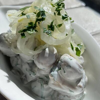 Грибы маринованные с луком и сметаной в Рюмочная Prolive по цене 420 ₽