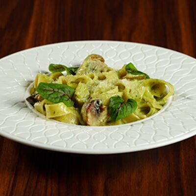 Курица, грибы и песто в Монтесори Lounge по цене 609 ₽