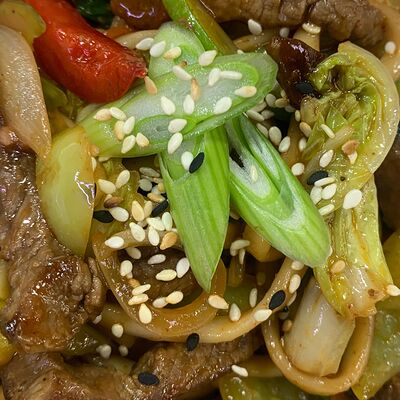 Лапша с говядинойв Hiro суши-бар по цене 650 ₽