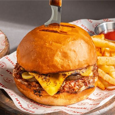 Бургер с рваной говядиной в BEERMAN&Schlitz по цене 1150 ₽