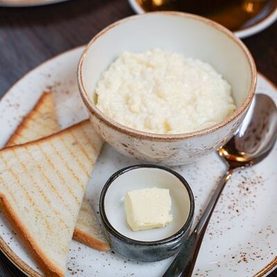 Каша рисовая на сливках с маслом в Поке-маN по цене 165 ₽