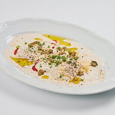 Закуска из печёных перцев с соусом тоннато в Итальянцы по цене 550 ₽