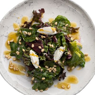 Салат со свеклой и творожным сыром в Cheese Knock по цене 540 ₽