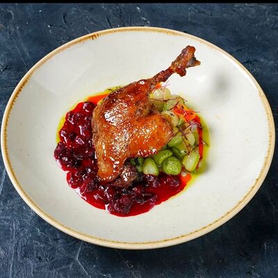 Утиная ножка конфи в EVOO по цене 1265 ₽