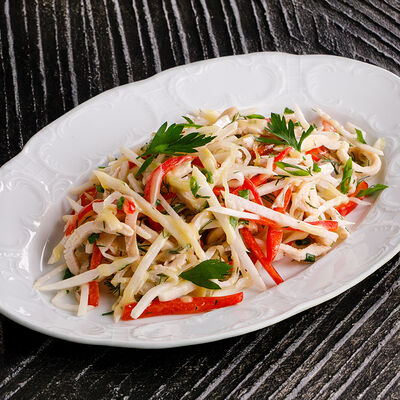 Салат с курицей и дайконом в Ginza по цене 990 ₽