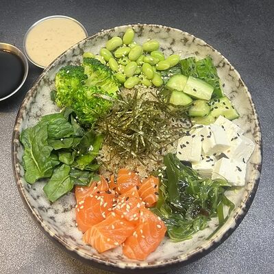 Боул с Форелью и Киноав Лось Лосось по цене 850 ₽