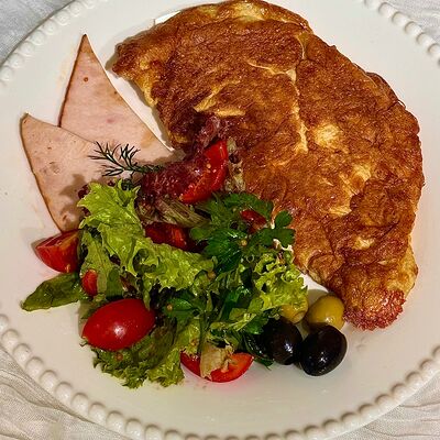 Омлет с сыром и индейкойв Tayami по цене 420 ₽