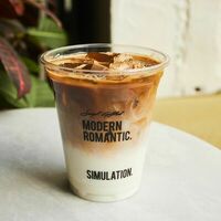 Айс латте в Surf Coffee x Maverick