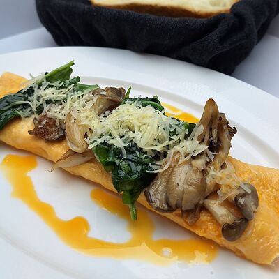 Омлет с вешенками и шпинатомв Smart Cafe по цене 450 ₽