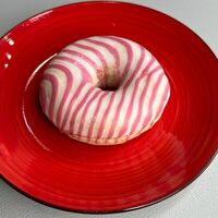 Донат Панна котта с начинкой из малины и творожного сыра в Coffee Way