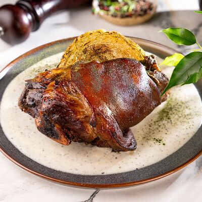 Запеченная с мёдом и чесноком свиная рулька с капустой в Мясо & Рыба по цене 1290 ₽