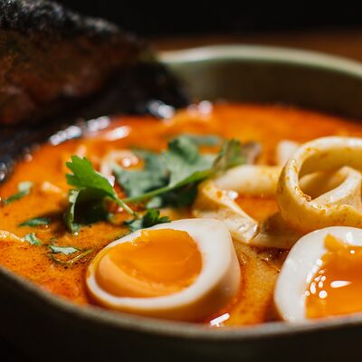 Том-ям рамен с морепродуктамив Гастробар PINCH по цене 760 ₽