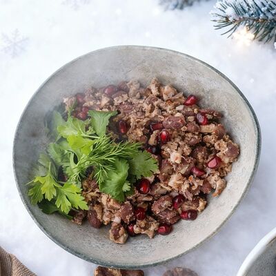 Салат хмели-лобио с копченой курицей и пряной ореховой пастойв Мамули по цене 590 ₽