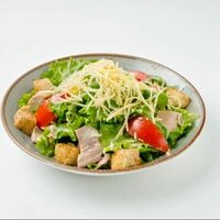 Салат Цезарь с курицей в Nomad