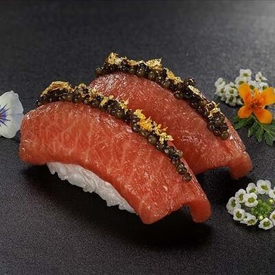 Суши тунец торо с черной икрой голд в Bluefin по цене 5790 ₽