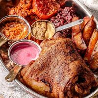 Свиная рулька из печи в Beerократия
