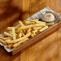 Картофель фри с розмариновой солью в BBQ Beer Restaurant