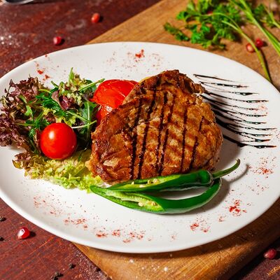 Стейк из свинины в Кристалл палас по цене 390