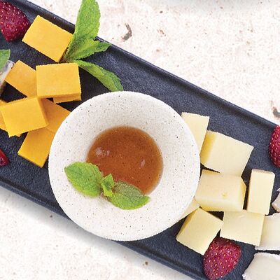 Сырная тарелка с конфи в Тальятелло по цене 1150 ₽