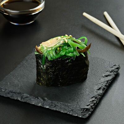 Гункан с чукой в Пицца & Суши Гурмэ по цене 150 ₽