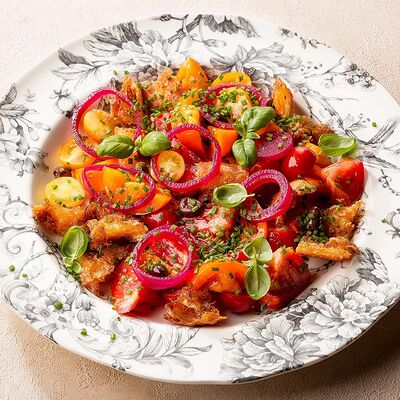 Томатный салат панцанелла в Чиполучо по цене 499