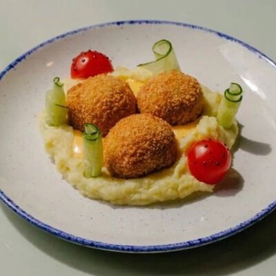 Куриные крокеты с картофельным пюре в SET по цене 480 ₽