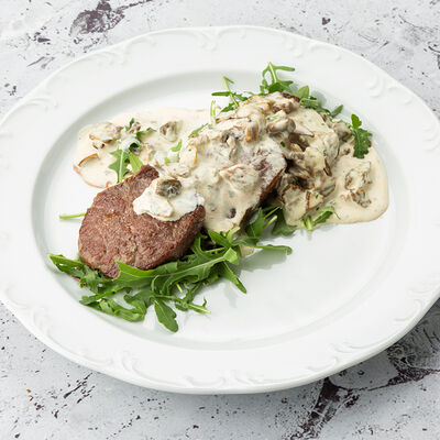 Медальон говяжий в грибном соусе в Бакинский Chef по цене 720 ₽