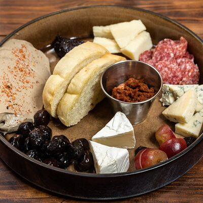 Сет закусок под вино в Трактир Колесо по цене 1309 ₽