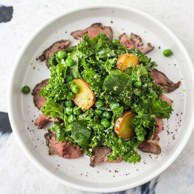 Салат с ростбифом, печеным картофелем и свежими травами в MAYAR по цене 975 ₽