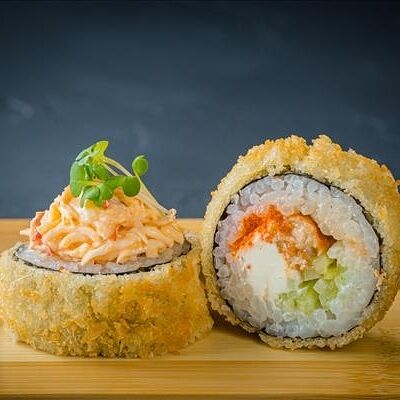Жареный ролл со снежным крабом в Yellowfin by Bluefin по цене 630 ₽