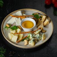 Сырная тарелка в Камелот
