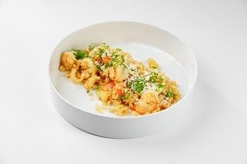 Тайский рис с креветками и кальмарами в Панда Маркет по цене 649 ₽