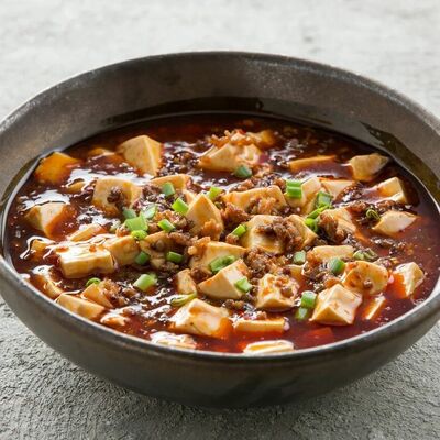 Тофу по-сычуаньски с говяжьим фаршем в остром соусе в See China по цене 680 ₽