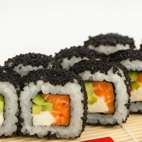 Ролл Калифорния с лососем в Ясураги