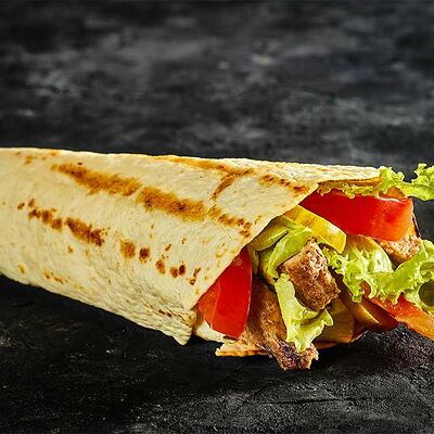 Цезарь фреш ролл в Бургер клаб по цене 370 ₽