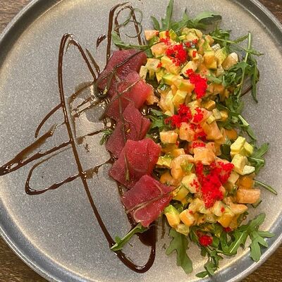 Салат с лососем, тунцом и авокадо в Дом для Дома по цене 590 ₽